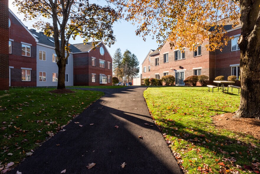 More Photos Of 50 Salem St, Lynnfield Office For Lease