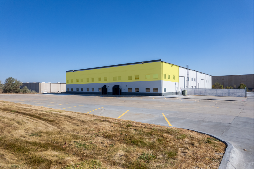 More Photos Of 8951 S 126th St, Omaha Warehouse For Sale