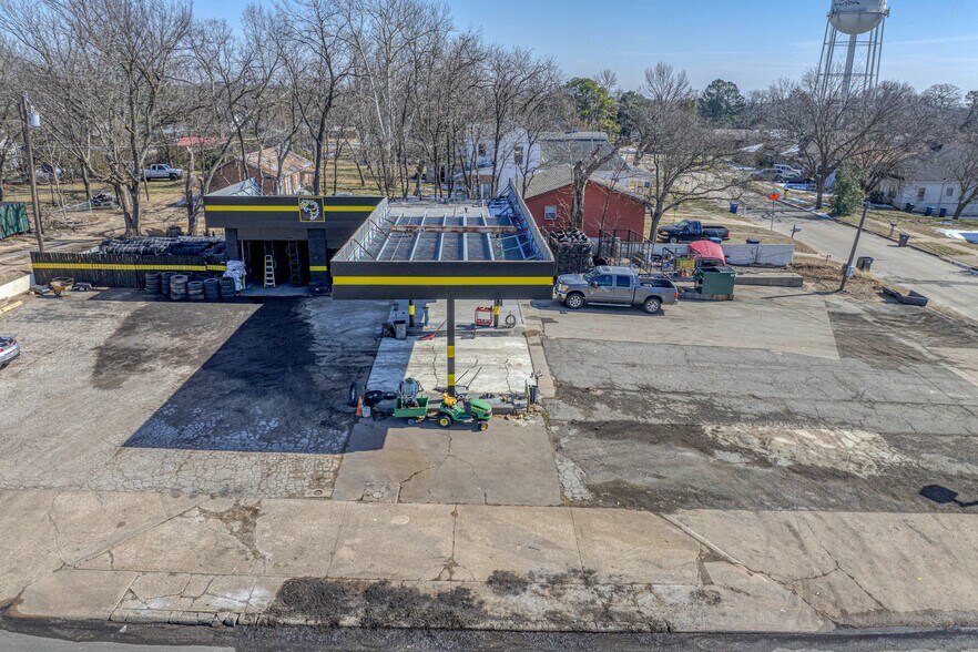 More Photos Of 1320 S Austin Ave, Denison General Retail For Sale