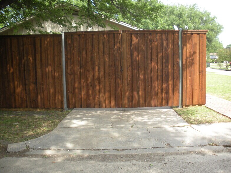 More Photos Of 1905 17th St, Plano Multifamily For Sale