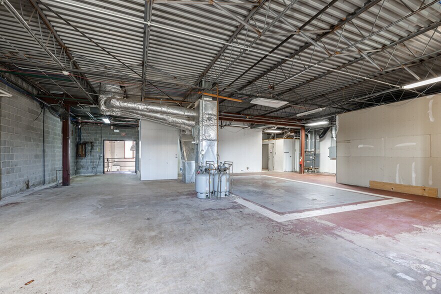 More Photos Of 4260 Old River Rd, Schiller Park Food Processing For Lease