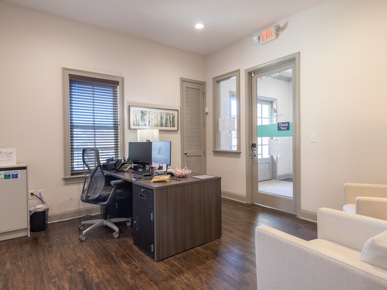 More Photos Of 404 Enterprise Dr, Oxford Medical For Sale