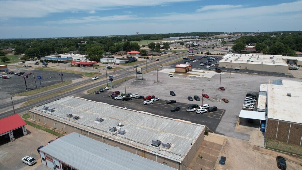 More Photos Of 1214 N Highway 81, Duncan Office For Lease