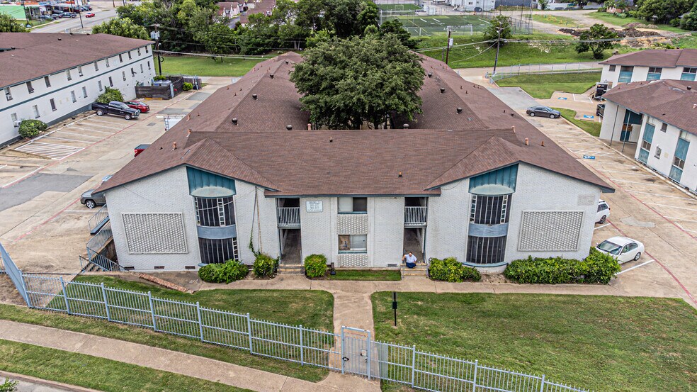 More Photos Of 3706 W 8th St, Dallas Apartments For Sale