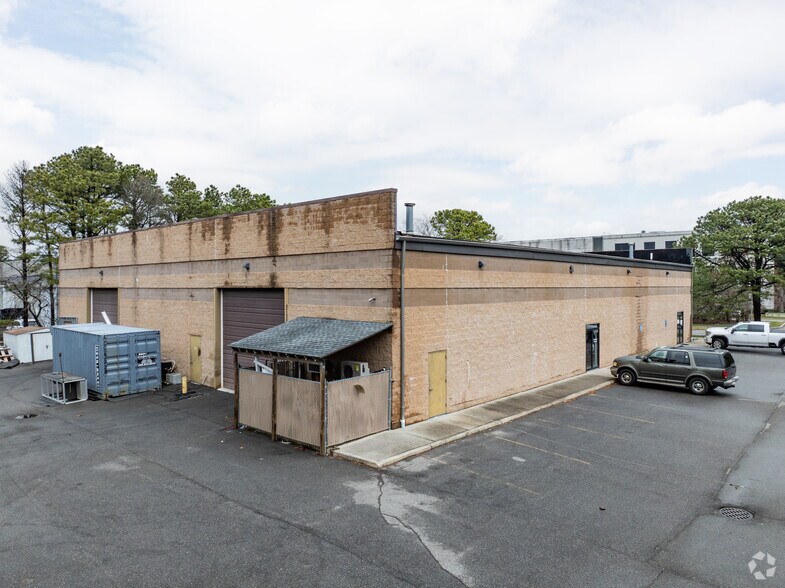 More Photos Of 28 Sawgrass Dr, Bellport Village Manufacturing For Sale