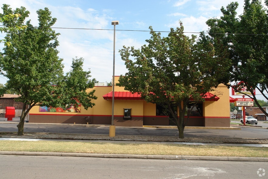 More Photos Of 1211 N Broadway St, Wichita Fast Food For Sale