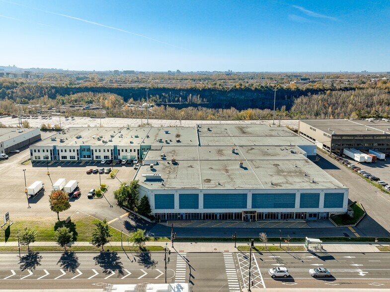 More Photos Of 8740-8754 Boul Pie IX, Montréal Warehouse For Lease