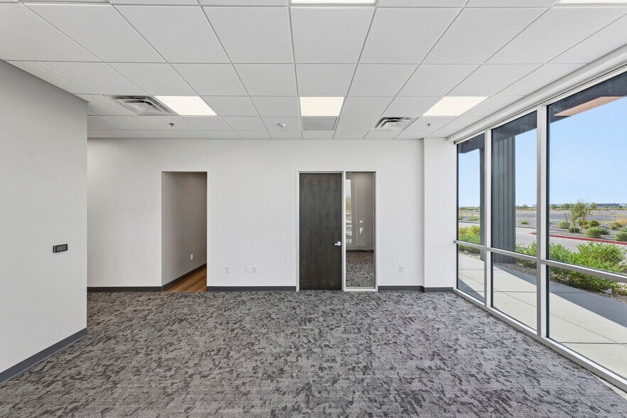 More Photos Of 6459 S Sossaman Rd, Mesa Warehouse For Lease