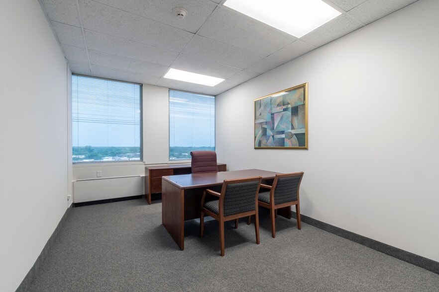 More Photos Of 800 E Northwest Hwy, Palatine Office For Lease