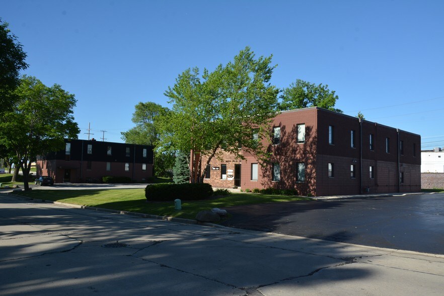 More Photos Of 10855 W Potter Rd, Milwaukee Office For Lease