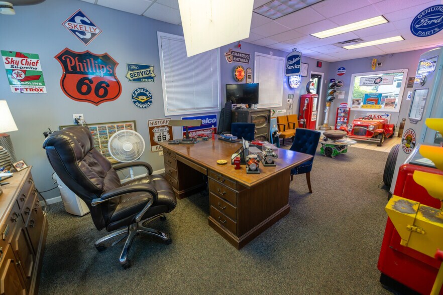 More Photos Of 23621 S State Route 291, Harrisonville Industrial For Sale
