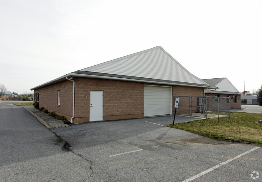 More Photos Of 408 E Penn Ave, Robesonia Freestanding For Lease