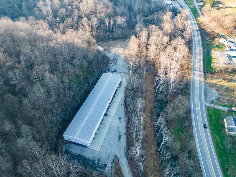 More Photos Of 376 Hope Station Rd, Weston Warehouse For Lease