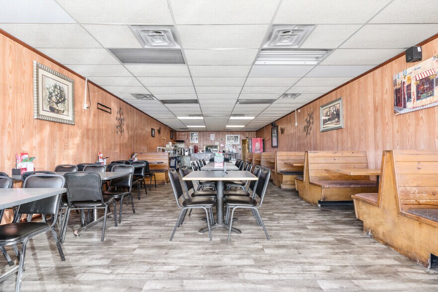 More Photos Of 140 W Main St, Itasca Restaurant For Sale