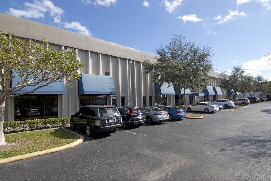 More Photos Of 1700 NW 66th Ave, Plantation Office For Lease