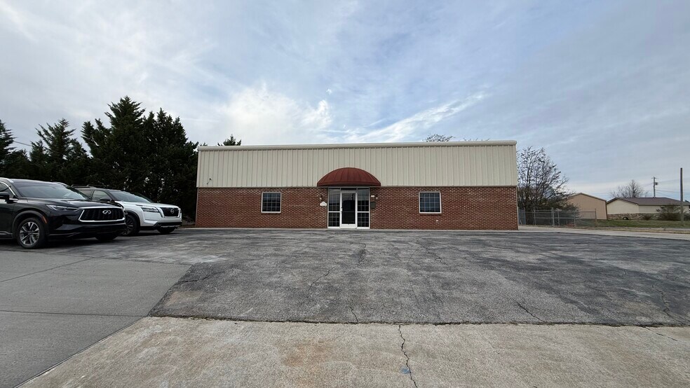 More Photos Of 154 W Park Ct, Talbott Industrial For Lease