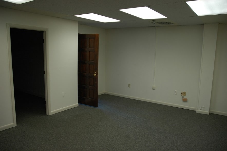 More Photos Of 201-207 N Boone St, Johnson City Office Residential For Lease