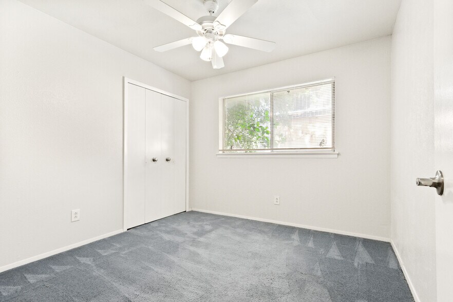 More Photos Of 215 Jasanda Way, Mesquite Specialty For Sale