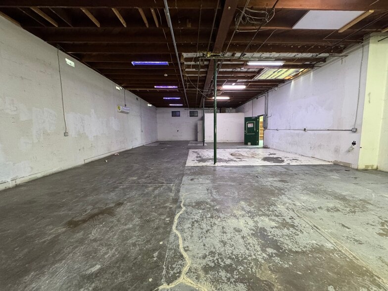 More Photos Of 4920 W Pico Blvd, Los Angeles Light Manufacturing For Lease