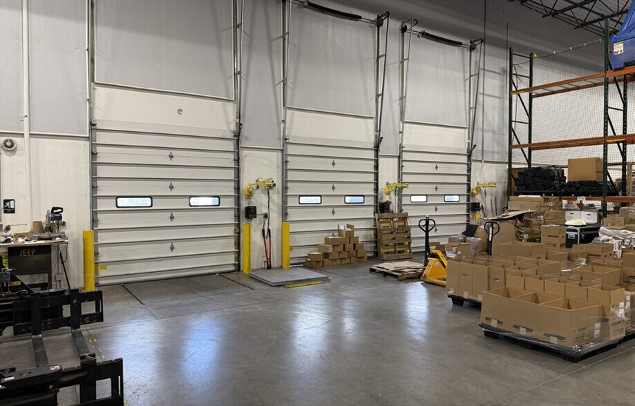 More Photos Of 2251 Sweeney Dr, Clinton Warehouse For Lease