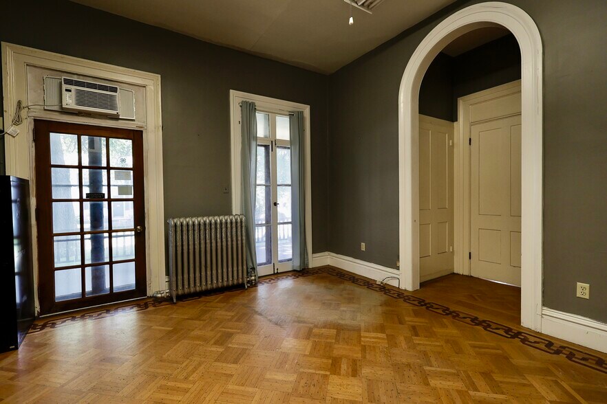 More Photos Of 72 Main St, Delhi Office Residential For Sale