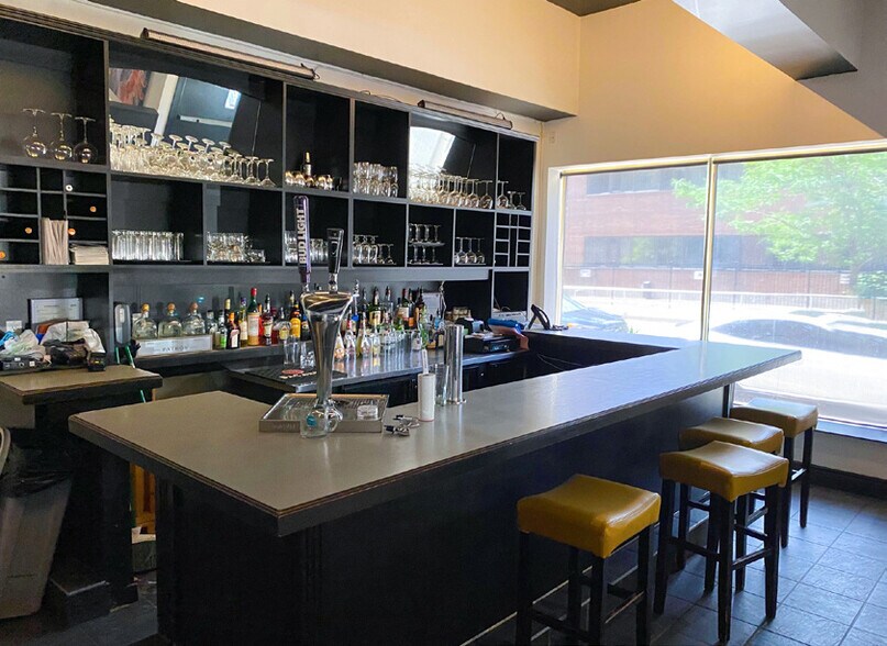 More Photos Of 45 King St, London General Retail For Lease