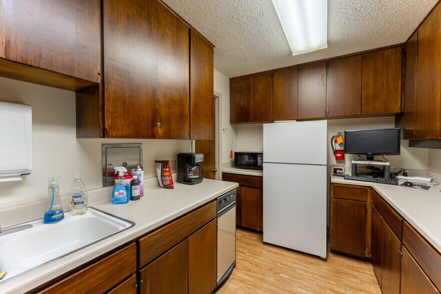 More Photos Of 2003 Medical Pky, San Marcos Medical For Sale