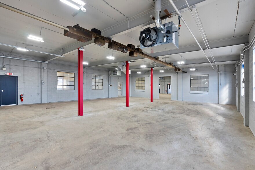 More Photos Of 5 Webb St, Windsor Locks Manufacturing For Lease