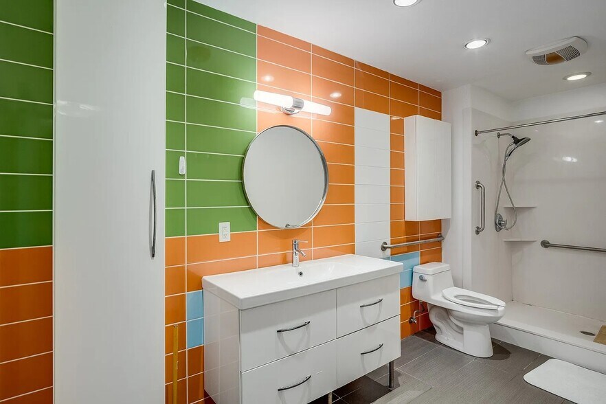 More Photos Of 921 NW 9th St, Grand Prairie Assisted Living For Sale