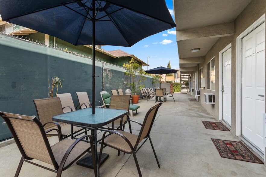 More Photos Of 1150 W 29th St, Los Angeles Apartments For Sale