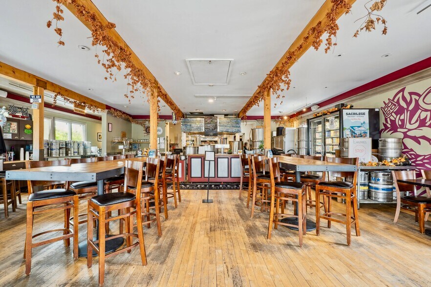 More Photos Of 730 Main St, Half Moon Bay Restaurant For Sale