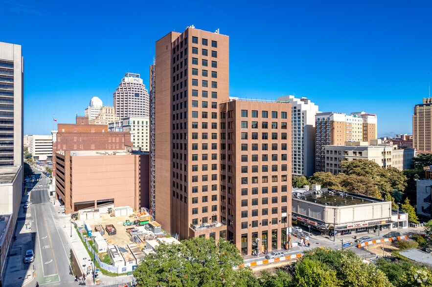 More Photos Of 111 Soledad St, San Antonio Office For Lease