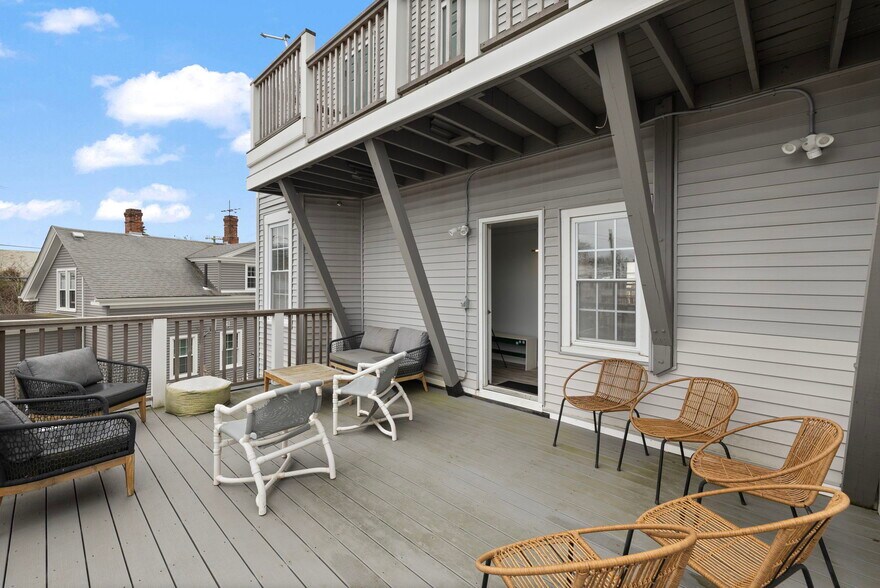 More Photos Of 28 Weaver Ave, Newport Hospitality For Sale