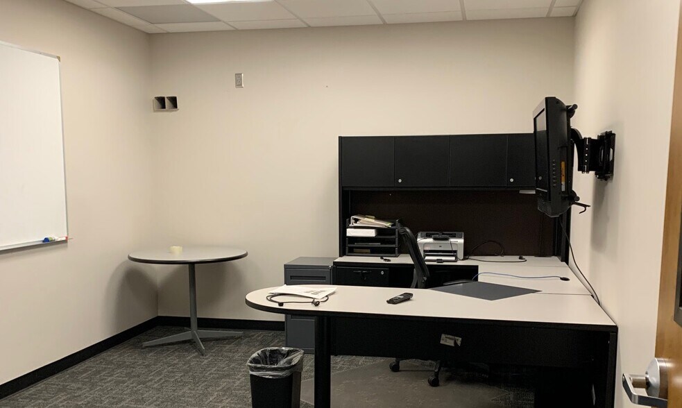 More Photos Of 10828 NW AirWorld Dr, Kansas City Industrial For Lease