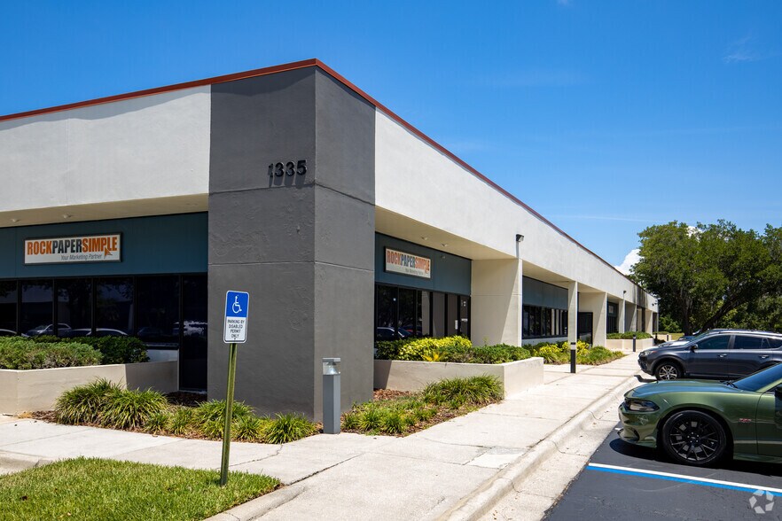 More Photos Of 1333-1335 Gateway Dr, Melbourne Flex For Lease