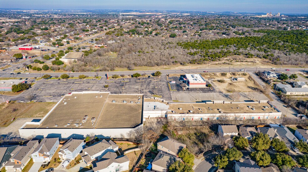 More Photos Of 15150 Nacogdoches Rd, San Antonio Unknown For Lease