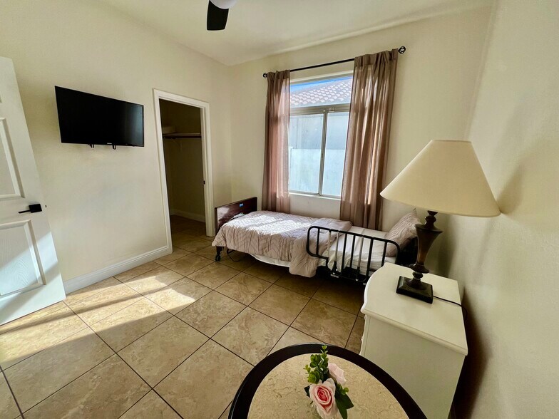 More Photos Of 21428 N 55th Ave, Glendale Assisted Living For Sale