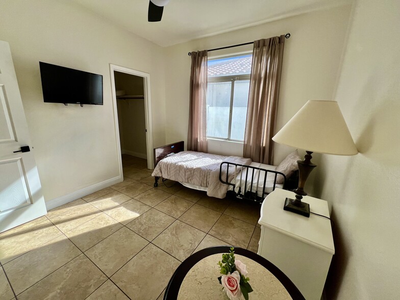 More Photos Of 21428 N 55th Ave, Glendale Assisted Living For Lease