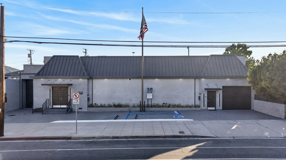 More Photos Of 703 S Main St, Burbank Showroom For Sale