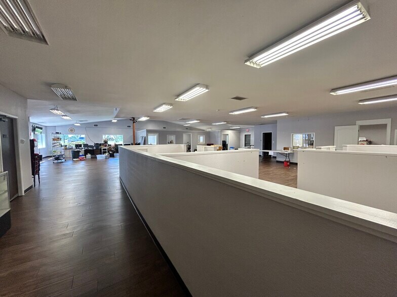 More Photos Of 1860 W Sunset Ave, Springdale Freestanding For Sale