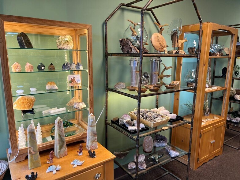 More Photos Of 903 Garibaldi Ave, Garibaldi Freestanding For Sale