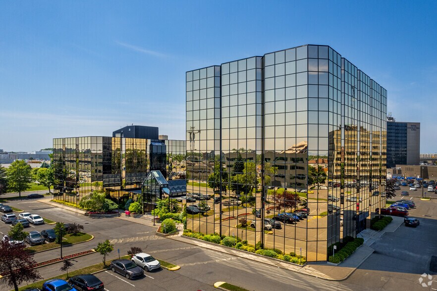 Primary Photo Of 1 Av Holiday, Pointe-claire Unknown For Lease