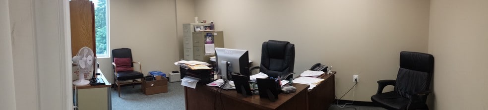 More Photos Of 17857-17889 Fraley Blvd, Dumfries Research And Development For Sale