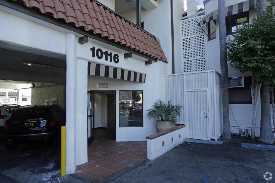 More Photos Of 10116-10120 Riverside Dr, Toluca Lake Office For Sale
