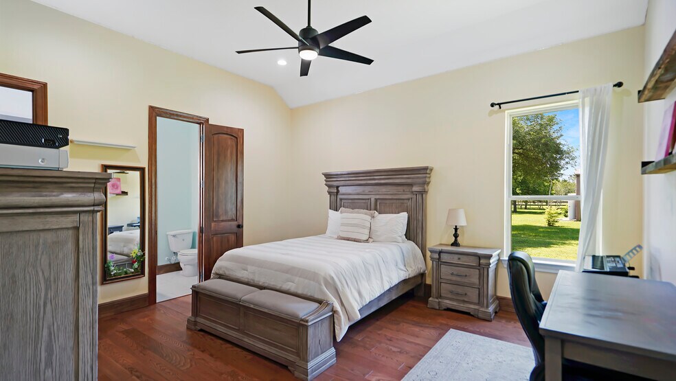 More Photos Of 10511 W Hidden Lake Ln, Richmond Specialty For Sale