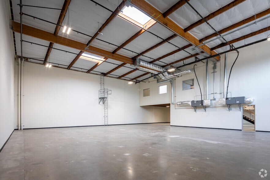 More Photos Of 2445-2460 E 12th St, Los Angeles Unknown For Lease