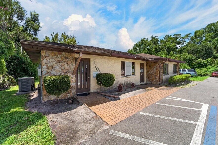 More Photos Of 1205 W Baker St, Plant City Medical For Sale