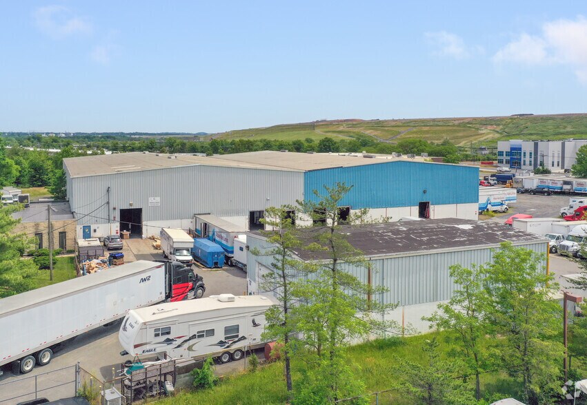 More Photos Of 24 Connerty Ct, East Brunswick Warehouse For Lease