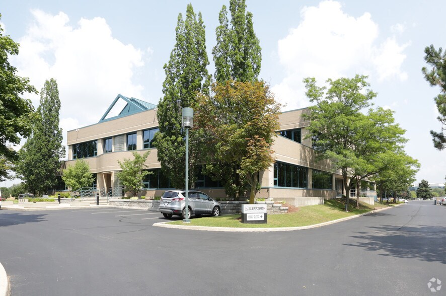 Primary Photo Of 470 N Weber St, Waterloo Office For Lease