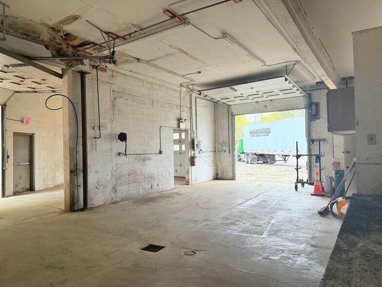 More Photos Of 807 S 4th St, Fulton General Retail For Sale